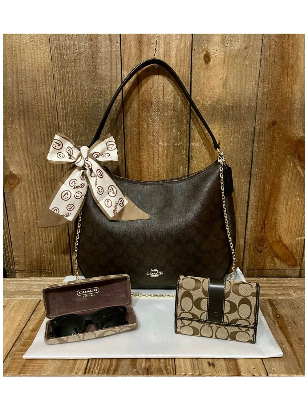 Coach. 5 Piece. Signature Zip Bag & Free Wallet, Glasses/Case, Scarf & Dust Bag. - Picture 16 of 16